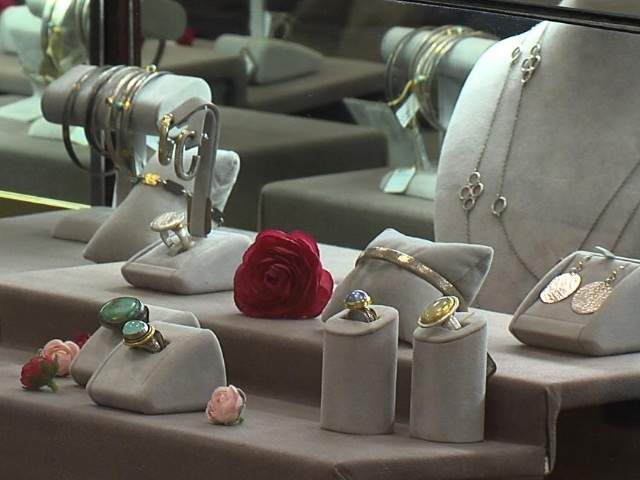 Trash or treasure? Home tests help determine what your jewelry's worth