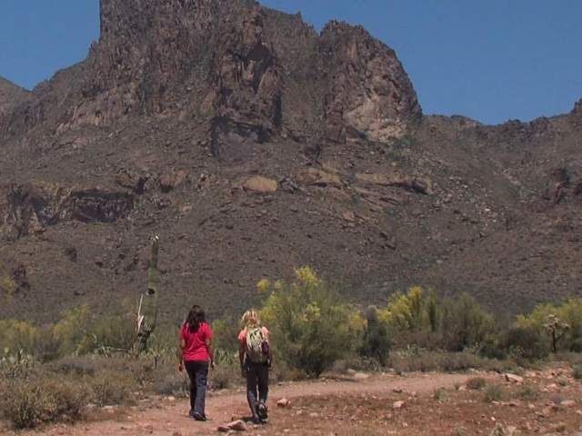 Firefighters rescue 2 ill hikers from Dreamy Draw Mountain