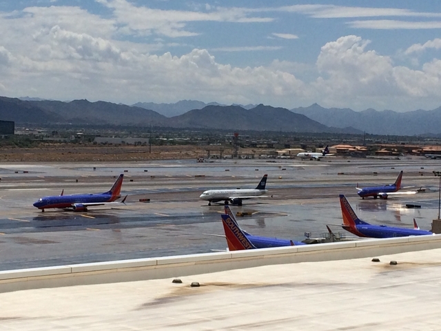 Phoenix pilot teaching people how to overcome fear of flying