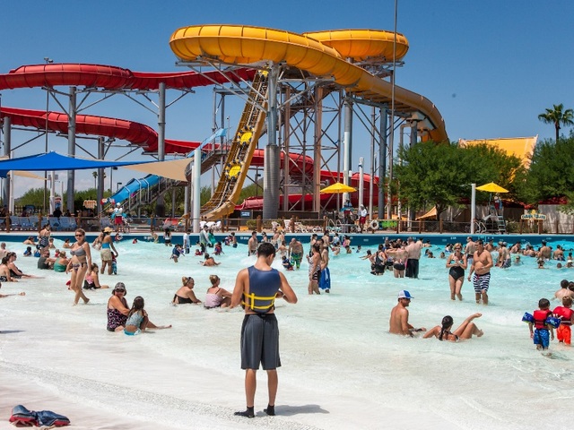 Six Flags is looking to buy Wet 'n' Wild Phoenix, other waterparks around the country