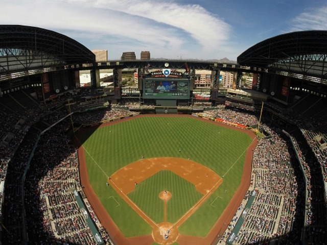 Commissioner sides with Diamondbacks in dispute with Maricopa County over Chase Field