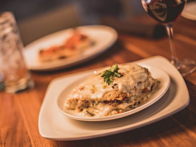Oh La 10 Date Restaurants Near Asu Downtown Phoenix Tempe Image Courtesy Of Pomo Pizzeria