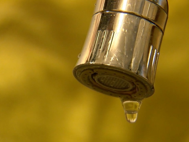 Woman stuck in bath tub for 5 days; postal worker, neighbors credited in rescue