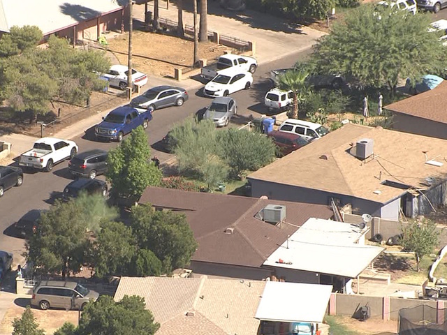 DPS: Suspects bail from vehicle, run into Maryvale neighborhood