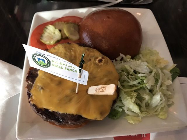 Top 10 burger restaurants in Phoenix in 2017, according to Yelp