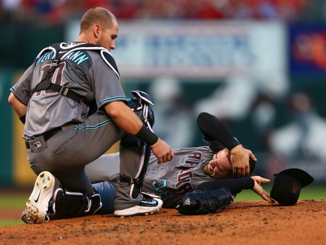 VIDEO: Diamondbacks pitcher Robbie Ray carted off field after taking line drive to head