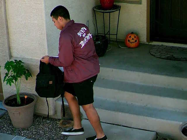 Police searching for package thief in El Mirage