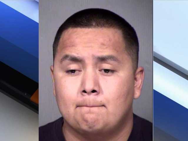 PD: Mother, daughter stabbed at central Phoenix apt. complex, suspect at large