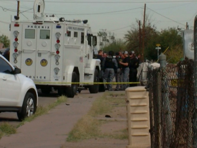 Suspect detained in Phoenix police shooting