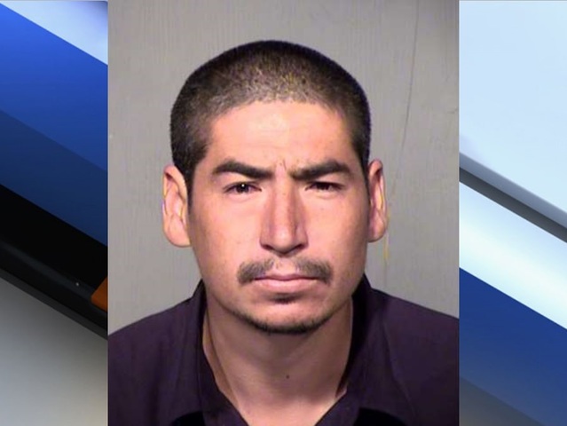 PD: Man armed with screwdriver carjacks woman at Phoenix grocery store