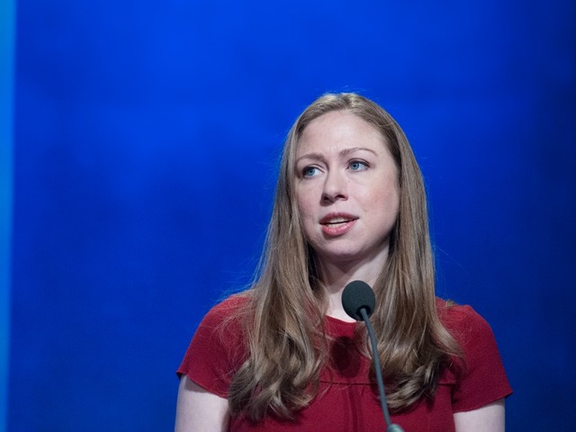 Chelsea Clinton to hold book signing before Phoenix Mercury game