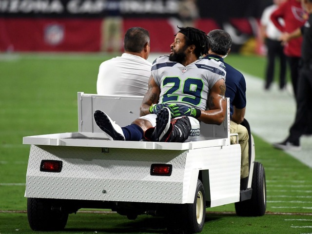 Seahawks' Earl Thomas appears to flip off his own team after injury