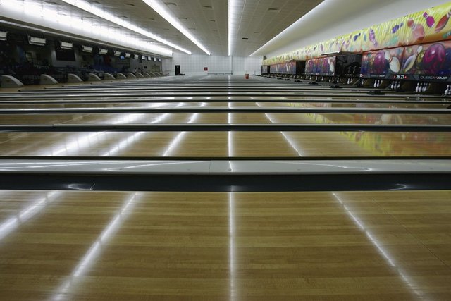 Colorado bowling alley owner dies, got stuck in pinsetter